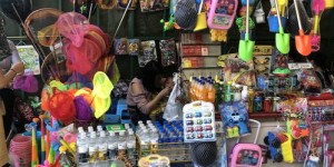 公司门口摆摊卖啥最赚钱？热门商品大揭秘！