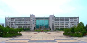 江西农业大学与江西农业学院的学费各是多少，两者之间有何差异？