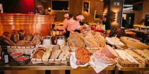 黑水镇店铺除了主业外还经营其他副业吗？