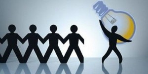 前年是如何做到既赚钱又免费的？背后的商业模式是什么？