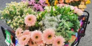如何通过手工花束摆摊开启副业之路？你准备好了吗？