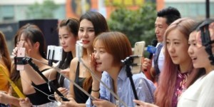 为何部分直播主收入微薄，直播赚钱难的背后原因何在？