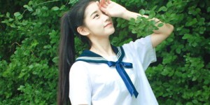 学院制服女生的魅力何在？探寻校园时尚背后的故事