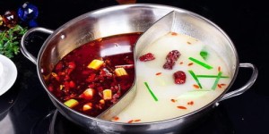 在平台街寻找美味自助火锅，哪家餐厅是吃货们的首选？