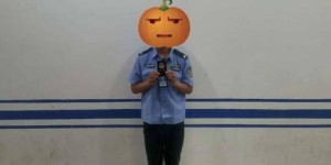 16岁少年摆地摊谋生，背后有何故事？