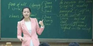 老师的主要工作不再是上课？课堂角色悄然转变的背后原因是什么？