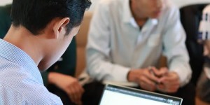电子工程教授如何兼顾教学与副业？成功秘诀是什么？