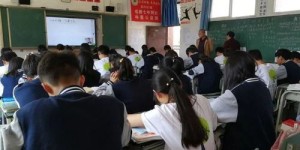 青春几载匆匆逝，疫情笼罩三载余，封校生活再启幕，学子何去何从？