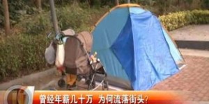 本科夫妻周末摆摊卖菜，学历真的是束缚人生的枷锁吗？