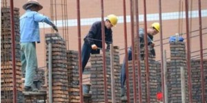 出国做建筑工真的能赚大钱吗？真相令人好奇！
