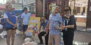 16岁少年摆地摊创业，背后有何故事？