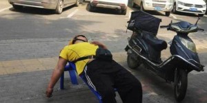 外卖小哥如何靠副业月入过万？真相令人惊讶！