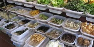 在重庆摆小吃摊能赚钱吗？这份工作前景如何？