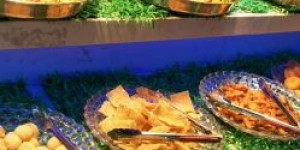 想要红山河美食？哪个自助团购网站下载能享受最佳优惠？