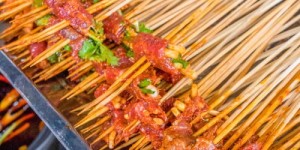 想在义乌品尝串串自助？哪个团购网站提供最佳自助团购优惠？