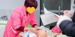 洗脚行业与月嫂职业，哪个更能轻松赚钱？