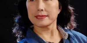 为何这位女性执着于金钱追求，她的故事背后隐藏着怎样的心路历程？