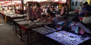 在塘厦摆地摊卖纸巾真的能赚钱吗？你试过吗？
