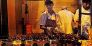 想要体验回民街美食自助？团购电话是多少？