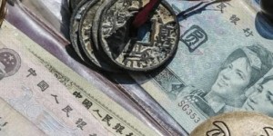 那些仍在奋力赚取每一分钱的人们，究竟被称之为何？