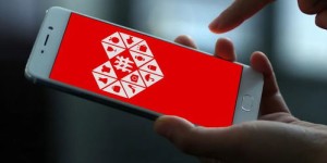 如何在拼多多助力后查看小红书的相关信息？