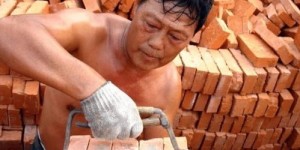 男人是否应该外出打工赚钱养家糊口？