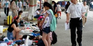你猜我在街头摆摊卖啥能月入过万？