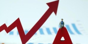 如何通过不懈努力实现百万财富积累？