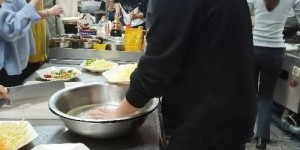 想要找到提供免费自助餐的网站吗？这里有你需要的全部信息！