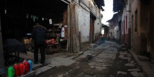 古镇手工皮具店盈利如何？传统手艺能否带来可观收入？