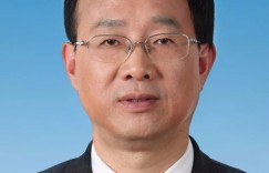 陈巍的现任妻子是何许人也？她的简历及照片详情如何？