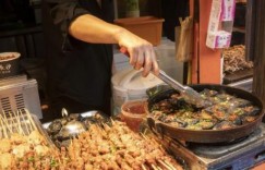 摆地摊卖小吃，哪些美食更受青睐，能快速实现盈利？