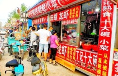 哪些衣服自助摆摊平台最优秀？如何选择最佳的摆摊解决方案？