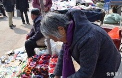 80岁高龄仍在菜市摆摊，老人此举背后有何故事？