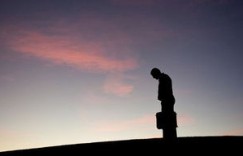 夜晚抑郁缠身，白天能否靠努力赚钱自救？